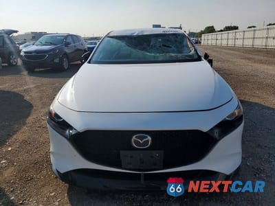 Piąte zdjęcie samochodu w środku: 2020 MAZDA 3 VIN:JM1BPBLM1L1158814 - miniatura