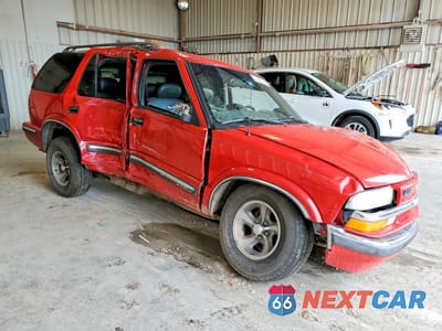 Czwarte zdjęcie samochodu z boku: 1999 CHEVROLET BLAZER VIN:1GNCS13W9X2123329 - miniatura