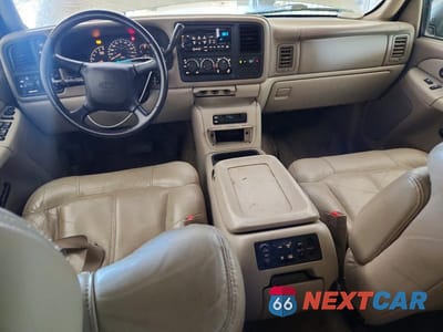 Zdjęcie 8 z 13 samochodu: 2002 CHEVROLET SUBURBAN K2500 VIN:3GNGK26U92G242273 - miniatura