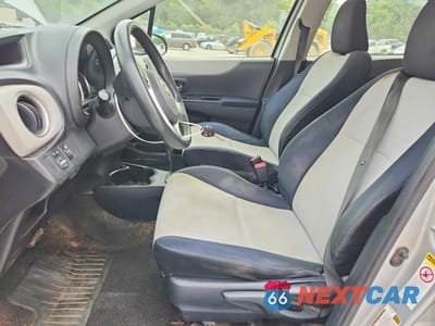 Zdjęcie 7 z 12 samochodu: 2012 TOYOTA YARIS 5-DOOR LE VIN:JTDKTUD32CD517437 - miniatura