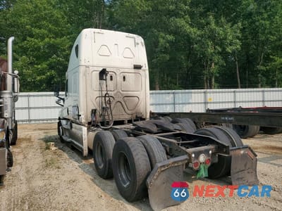Drugie zdjęcie samochodu z przodu: 2018 FREIGHTLINER CASCADIA 126 SEMI TRUCK VIN:3AKJHHDR5JSJR0332 - miniatura