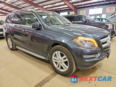 Czwarte zdjęcie samochodu z boku: 2013 MERCEDES-BENZ GL 450 4MATIC VIN:4JGDF7CE9DA141287 - miniatura
