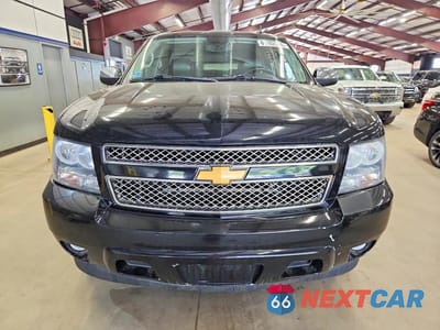 Piąte zdjęcie samochodu w środku: 2014 CHEVROLET SUBURBAN C1500 LTZ VIN:1GNSCKE01ER106780 - miniatura
