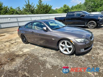 Czwarte zdjęcie samochodu z boku: 2010 BMW 335 I VIN:WBAWB7C51AP159216 - miniatura