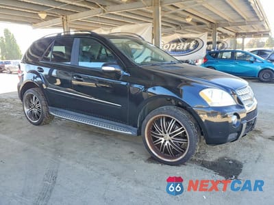 Czwarte zdjęcie samochodu z boku: 2008 MERCEDES-BENZ ML 550 VIN:4JGBB72E38A339308 - miniatura