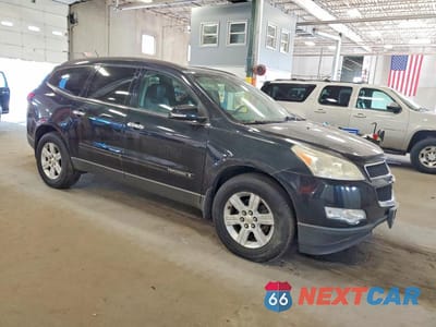 Czwarte zdjęcie samochodu z boku: 2009 CHEVROLET TRAVERSE LT VIN:1GNEV23D49S179685 - miniatura
