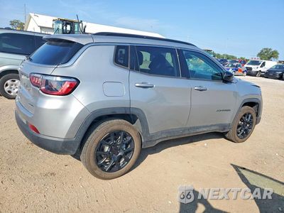 Trzecie zdjęcie samochodu z tyłu: 2022 JEEP COMPASS LATITUDE LUX VIN:3C4NJDFBXNT133183 - miniatura