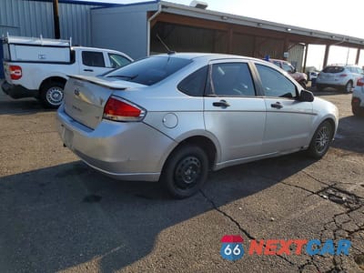 Trzecie zdjęcie samochodu z tyłu: 2011 FORD FOCUS SE VIN:1FAHP3FNXBW165949 - miniatura