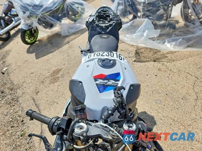 Piąte zdjęcie samochodu w środku: 2024 BMW S 1000 RR VIN:WB10E6305R6K29958 - miniatura