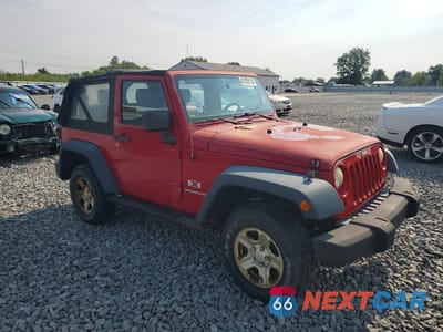Czwarte zdjęcie samochodu z boku: 2008 JEEP WRANGLER X VIN:1J4FA241X8L556553 - miniatura