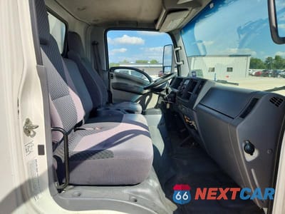 Zdjęcie 11 z 13 samochodu: 2013 ISUZU NPR HD - BOX TRUCK VIN:JALC4W160D7002849 - miniatura