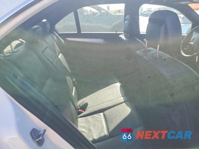 Zdjęcie 10 z 12 samochodu: 2010 MERCEDES-BENZ C 300 VIN:WDDGF5EB2AR087262 - miniatura