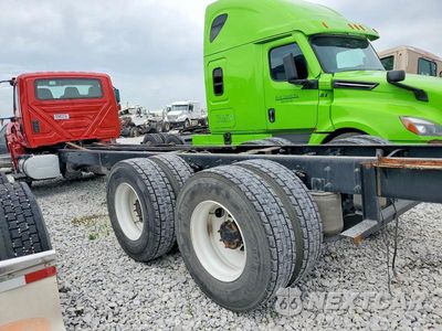 Trzecie zdjęcie samochodu z tyłu: 2024 INTERNATIONAL MV607 TRUCK CAB AND CHASSIS VIN:1HTEVTAR2RS875218 - miniatura