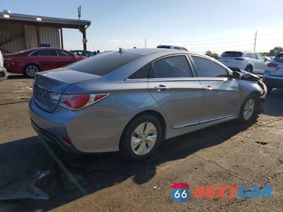 Piąte zdjęcie samochodu w środku: 2015 HYUNDAI SONATA HYBRID BASE VIN:KMHEC4A48FA133934 - miniatura