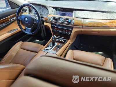 Zdjęcie 8 z 12 samochodu: 2013 BMW 750 XI VIN:WBAYB6C57DC998107 - miniatura
