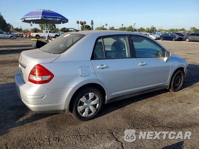 Trzecie zdjęcie samochodu z tyłu: 2010 NISSAN VERSA 1.8 S VIN:3N1BC1AP1AL433545 - miniatura