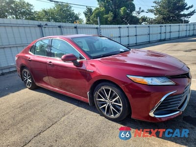 Czwarte zdjęcie samochodu z boku: 2021 TOYOTA CAMRY XLE VIN:4T1F31AK7MU547266 - miniatura