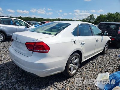 Trzecie zdjęcie samochodu z tyłu: 2012 VOLKSWAGEN PASSAT SE VIN:1VWBP7A36CC076117 - miniatura