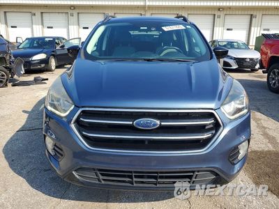 Piąte zdjęcie samochodu w środku: 2018 FORD ESCAPE SE VIN:1FMCU0GD3JUB40883 - miniatura