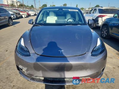 Piąte zdjęcie samochodu w środku: 2025 TESLA MODEL Y VIN:7SAYGDEE7SF240633 - miniatura