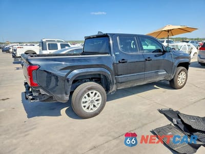 Trzecie zdjęcie samochodu z tyłu: 2025 TOYOTA TACOMA SR5 VIN:3TMLB5JN6SM151438 - miniatura