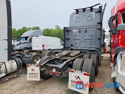 Trzecie zdjęcie samochodu z tyłu: 2026 FREIGHTLINER CASCADIA 126 VIN:3AKJHHDR2TSWS0272 - miniatura