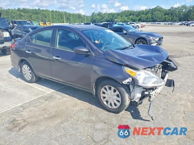 Czwarte zdjęcie samochodu z boku: 2015 NISSAN VERSA 1.6 SV VIN:3N1CN7AP8FL833899 - miniatura