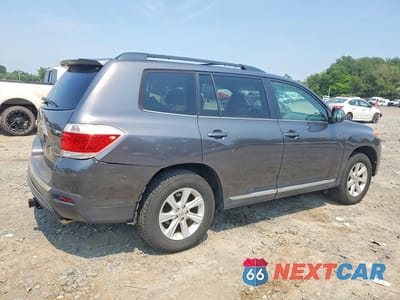 Trzecie zdjęcie samochodu z tyłu: 2013 TOYOTA HIGHLANDER HYBRID XLE/HYBRID LE VIN:5TDBK3EH5DS221082 - miniatura
