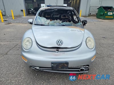 Piąte zdjęcie samochodu w środku: 2001 VOLKSWAGEN NEW BEETLE GLX VIN:3VWDC21C41M402757 - miniatura