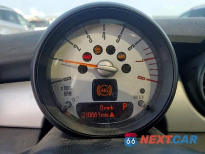 Zdjęcie 9 z 13 samochodu: 2011 MINI COOPER VIN:WMWSU3C59BT096232 - miniatura