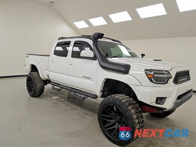 Czwarte zdjęcie samochodu z boku: 2015 TOYOTA TACOMA DOUBLE CAB LONG BED VIN:5TFMU4FN7FX029835 - miniatura