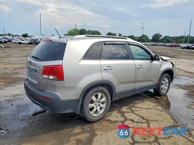 Trzecie zdjęcie samochodu z tyłu: 2013 KIA SORENTO LX VIN:5XYKT4A62DG391095 - miniatura