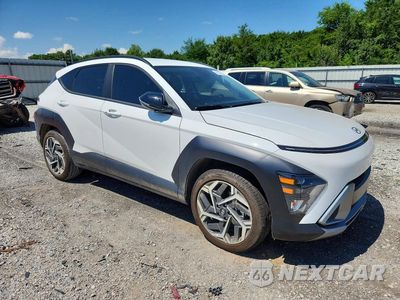 Czwarte zdjęcie samochodu z boku: 2026 HYUNDAI KONA SEL PREMIUM VIN:KM8HD3A32TU465468 - miniatura