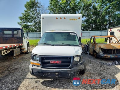 Piąte zdjęcie samochodu w środku: 2017 GMC SAVANA BOX TRUCK VIN:1GD37TCG7H1157674 - miniatura