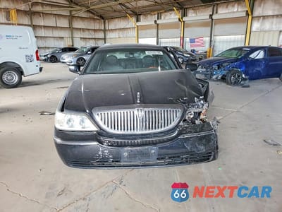 Piąte zdjęcie samochodu w środku: 2009 LINCOLN TOWN CAR SIGNATURE LIMITED VIN:2LNHM82V09X610697 - miniatura