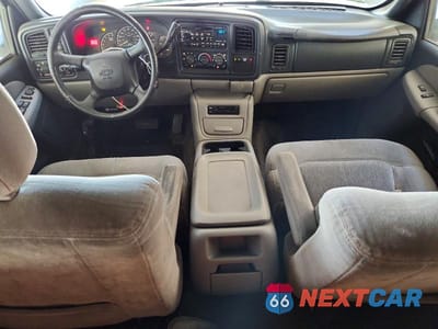 Zdjęcie 8 z 13 samochodu: 2001 CHEVROLET SUBURBAN K1500 VIN:3GNFK16T81G196608 - miniatura