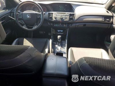 Zdjęcie 8 z 12 samochodu: 2017 HONDA ACCORD SPORT VIN:1HGCR2F58HA302712 - miniatura