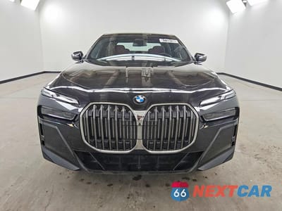 Piąte zdjęcie samochodu w środku: 2026 BMW 740 XI VIN:WBA33EH08TCX65303 - miniatura
