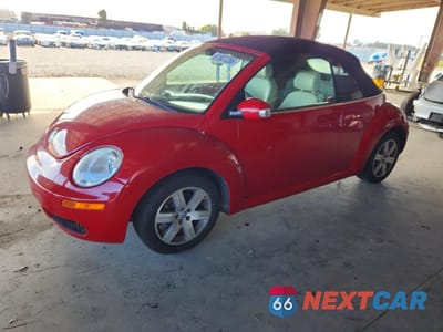 2006 VOLKSWAGEN NEW BEETLE CONVERTIBLE OPTION PACKAGE 1 3VWRF31Y56M327377 - główne zdjęcie licytacji z USA - miniatura