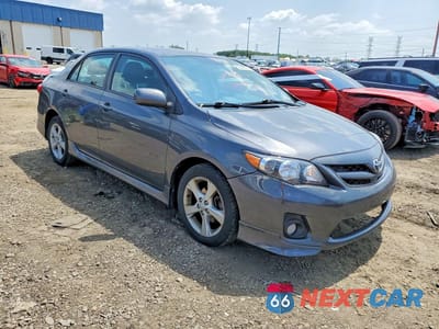 Czwarte zdjęcie samochodu z boku: 2013 TOYOTA COROLLA S VIN:2T1BU4EE4DC062294 - miniatura