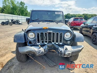Piąte zdjęcie samochodu w środku: 2017 JEEP WRANGLER UNLIMITED SAHARA VIN:1C4BJWEG2HL567951 - miniatura