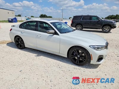 Czwarte zdjęcie samochodu z boku: 2021 BMW M340I VIN:3MW5U7J09M8B88723 - miniatura
