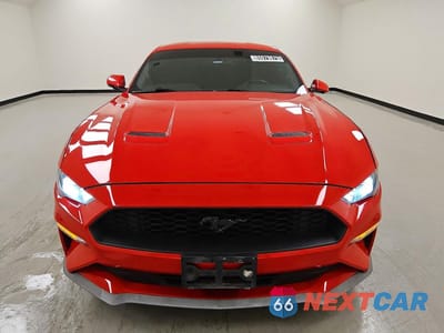 Piąte zdjęcie samochodu w środku: 2020 FORD MUSTANG VIN:1FA6P8THXL5176024 - miniatura