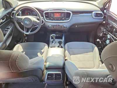 Zdjęcie 8 z 14 samochodu: 2017 KIA SORENTO LX VIN:5XYPG4A35HG230262 - miniatura