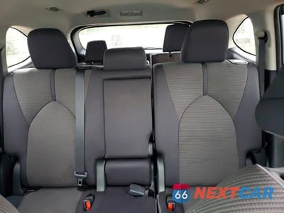 Zdjęcie 10 z 13 samochodu: 2025 TOYOTA HIGHLANDER LE VIN:5TDKDRBH7SS588158 - miniatura