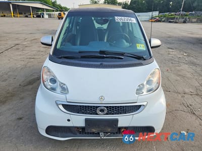 Piąte zdjęcie samochodu w środku: 2015 SMART FORTWO PURE VIN:WMEEJ3BA9FK806315 - miniatura