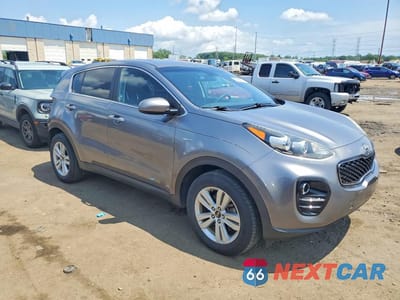 Czwarte zdjęcie samochodu z boku: 2017 KIA SPORTAGE LX VIN:KNDPMCAC4H7064316 - miniatura
