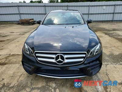 Piąte zdjęcie samochodu w środku: 2017 MERCEDES-BENZ E 300 4MATIC VIN:WDDZF4KB7HA022956 - miniatura