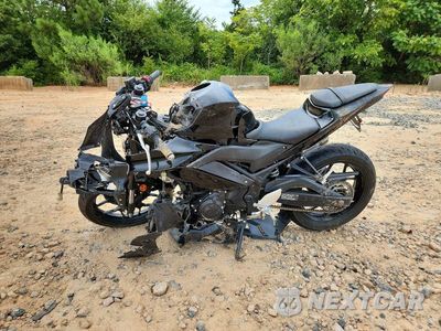 Trzecie zdjęcie samochodu z tyłu: 2023 YAMAHA YZFR3 A VIN:MH3RH18Y3PK010134 - miniatura