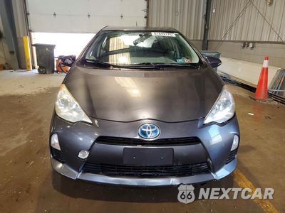 Piąte zdjęcie samochodu w środku: 2014 TOYOTA PRIUS C THREE VIN:JTDKDTB36E1560600 - miniatura